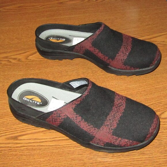 GoLite Plaid Wool Moon Clogs in Black and Red - Women's Sz 10.5 - NEW! B2 - Picture 3 of 5